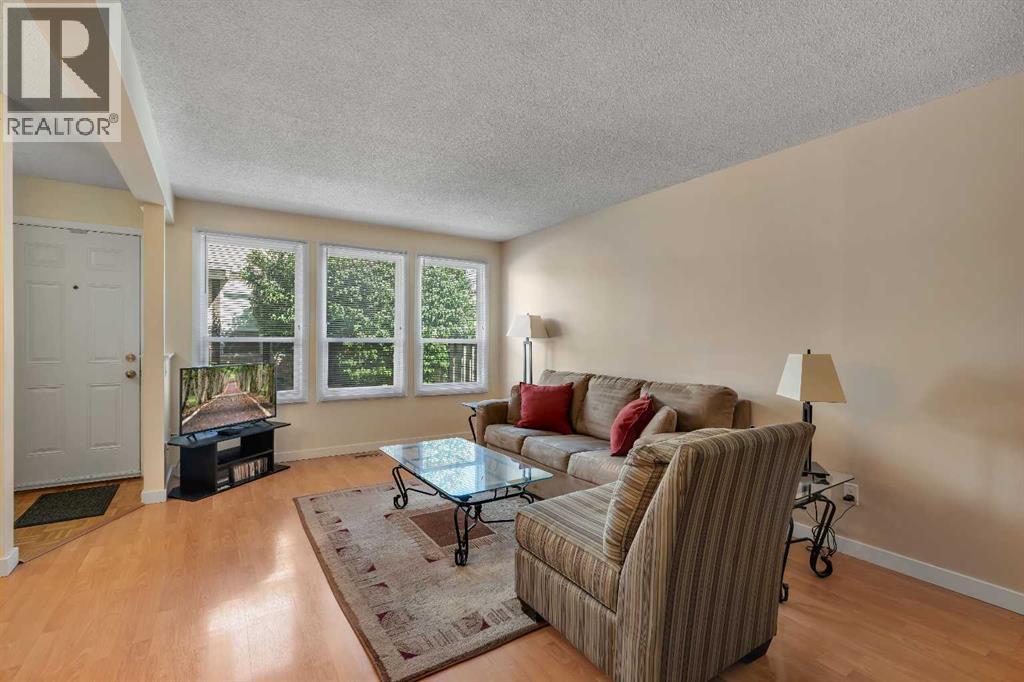 Row / Townhouse for Sale in 304, 544 Blackthorn Road NE|Calgary, Alberta T2K5J5 5