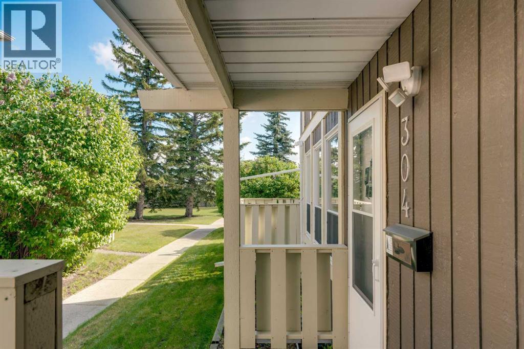 Row / Townhouse for Sale in 304, 544 Blackthorn Road NE|Calgary, Alberta T2K5J5 2