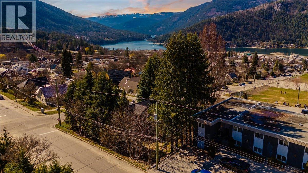 605 & 607 Gore Street, Nelson, British Columbia V1L1Y2