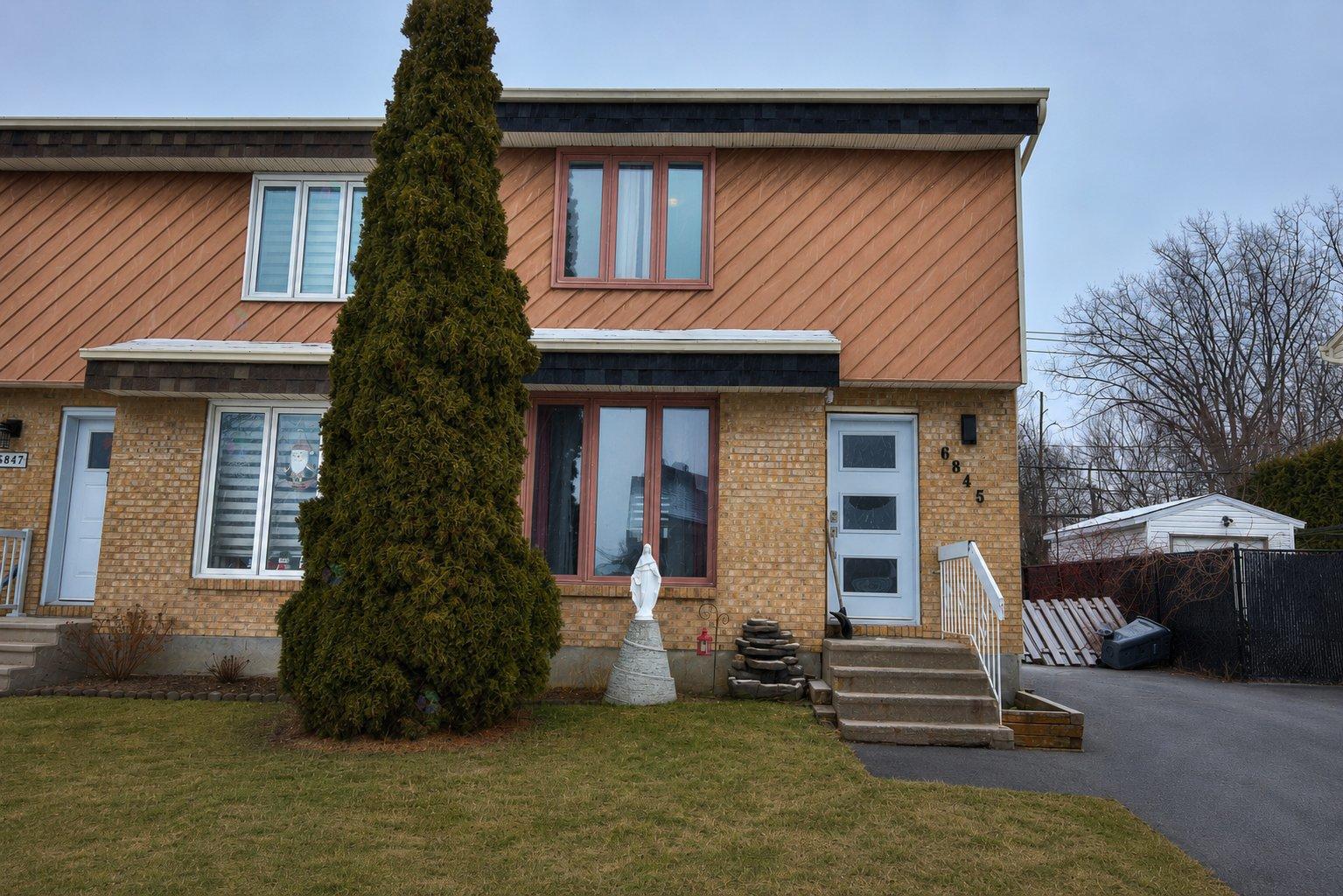 6845 Rue Galarneau, Laval (Sainte-Rose), Quebec H7L4H4