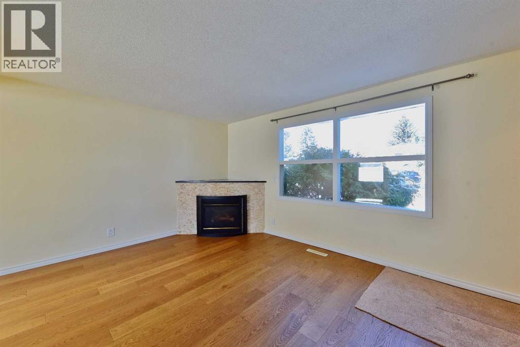 Row / Townhouse for Sale in 525 32 Avenue NE|Calgary, Alberta T2E2H3 5
