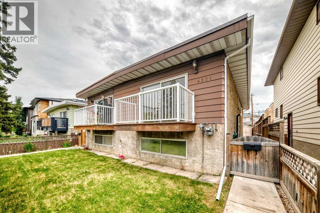 Duplex for Sale in 4331 72 Street NW|Calgary, Alberta T3B2L1