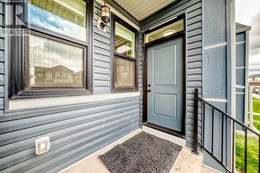 House for Sale in 212 Lucas Place NW|Calgary, Alberta T3P2E6 4