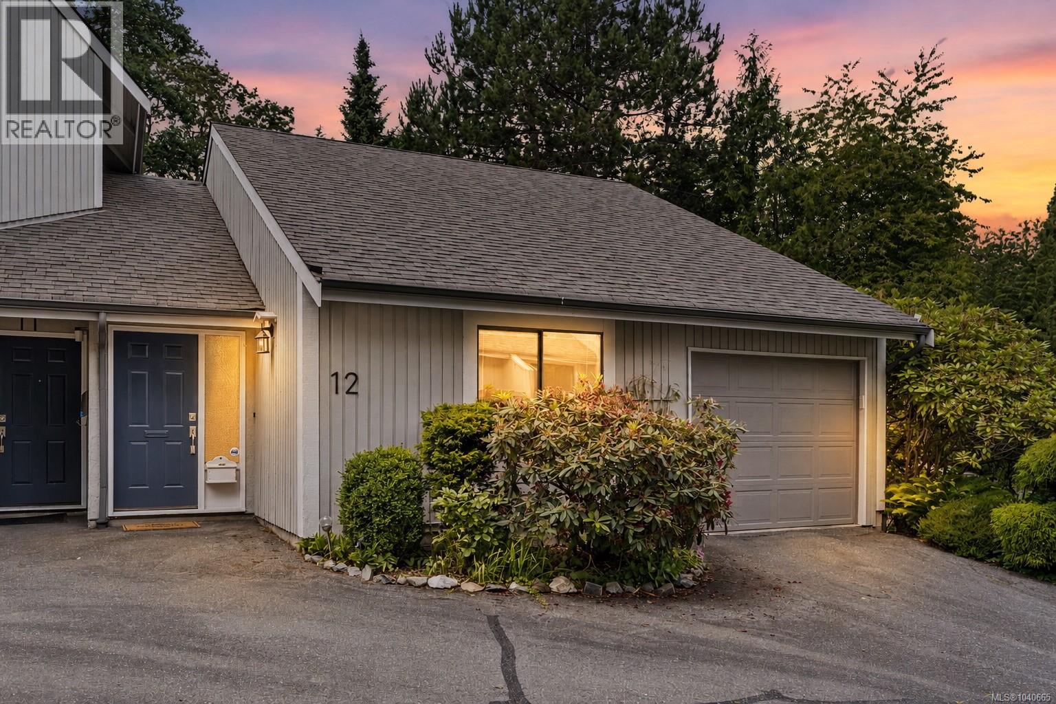 12 4041 Saanich Rd