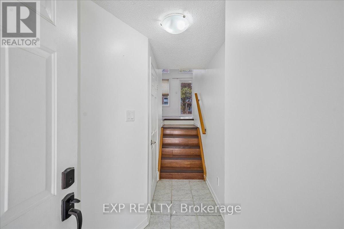 Row / Townhouse for Sale in 35 - 6060 SNOWY OWL CRESCENT|Mississauga (Lisgar), Ontario L5N7K3 2