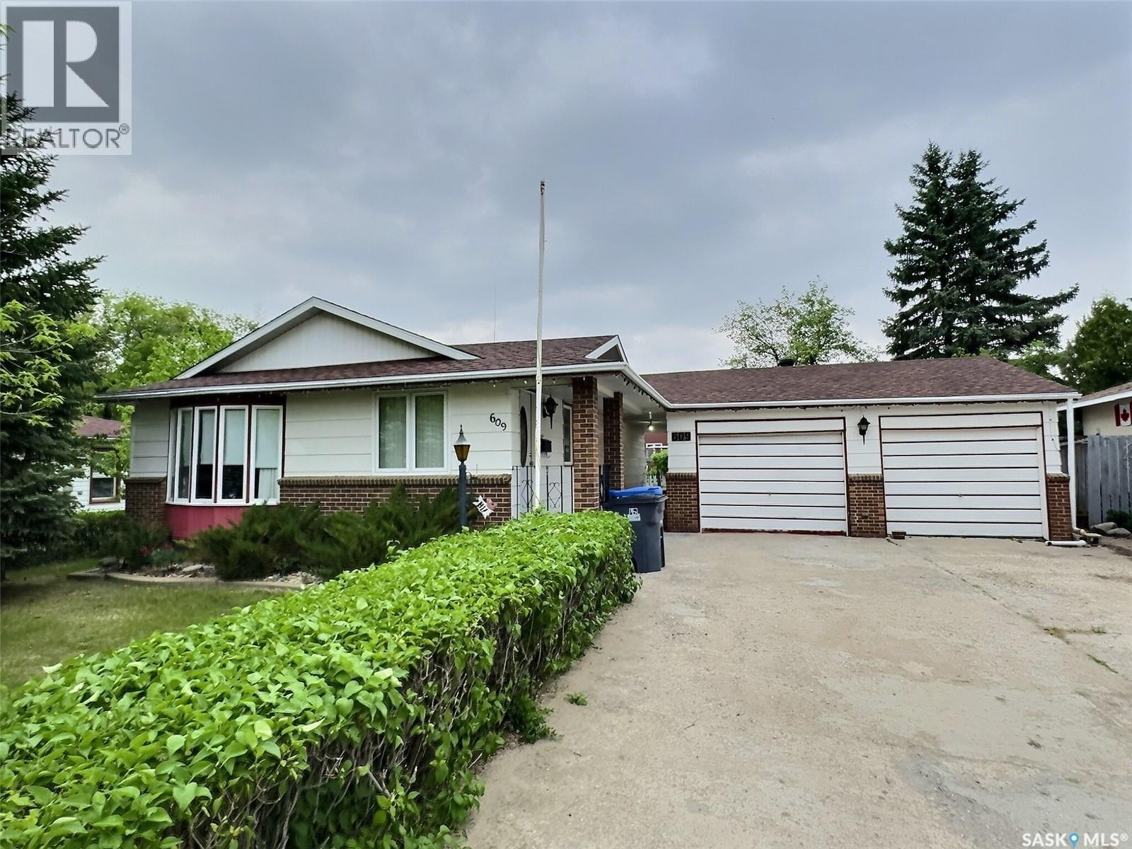 609 Henry STREET, Estevan, Saskatchewan S4A2B7