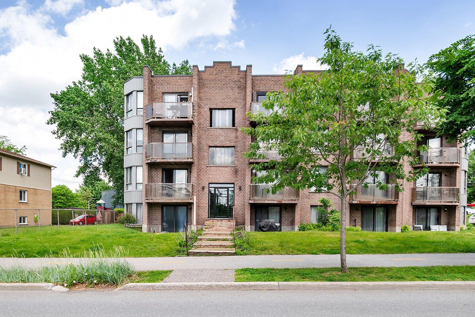381 Rue Blain, #402, Mont-Saint-Hilaire, Quebec J3H5H8
