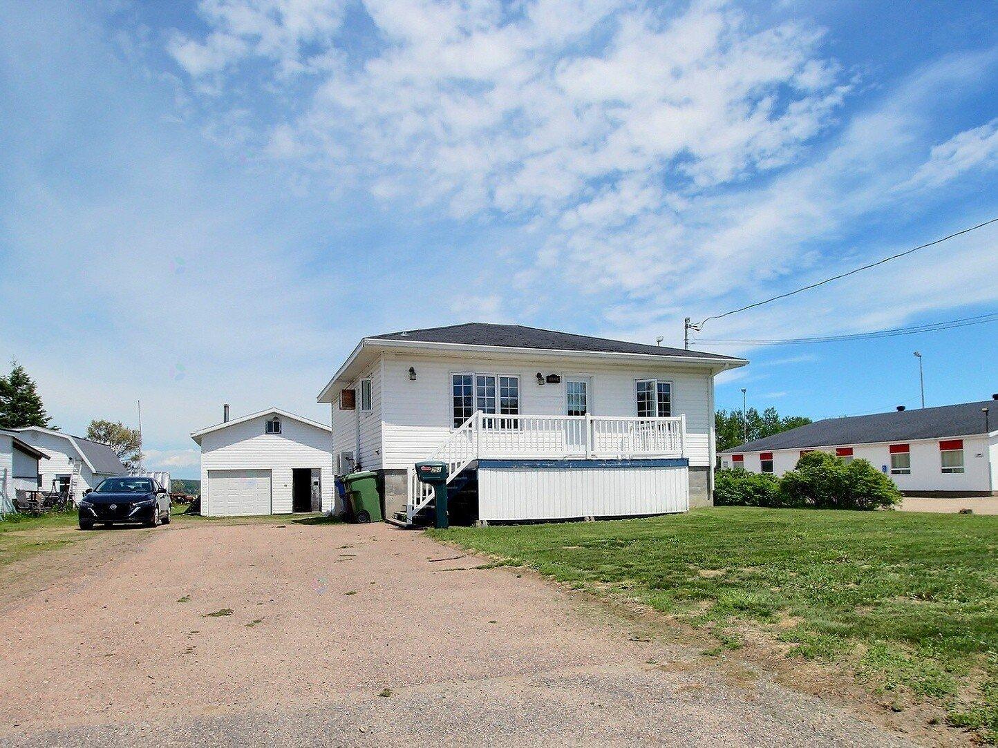 253 Rue Granier, Pointe-Lebel, Quebec G0H1N0