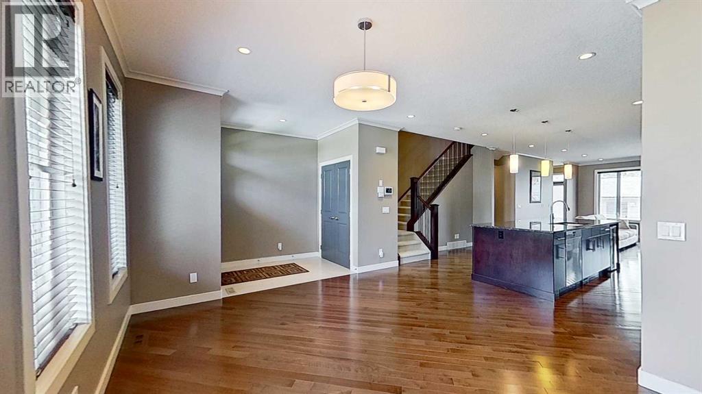 Duplex for Sale in 249 18 Avenue NE|Calgary, Alberta T2E1N3 3