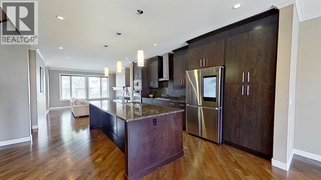 Duplex for Sale in 249 18 Avenue NE|Calgary, Alberta T2E1N3 5