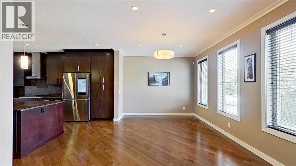 Duplex for Sale in 249 18 Avenue NE|Calgary, Alberta T2E1N3 4