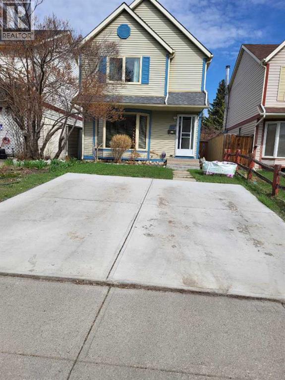 House for Sale in 78 Queen Anne Close SE|Calgary, Alberta T2J6E5 2