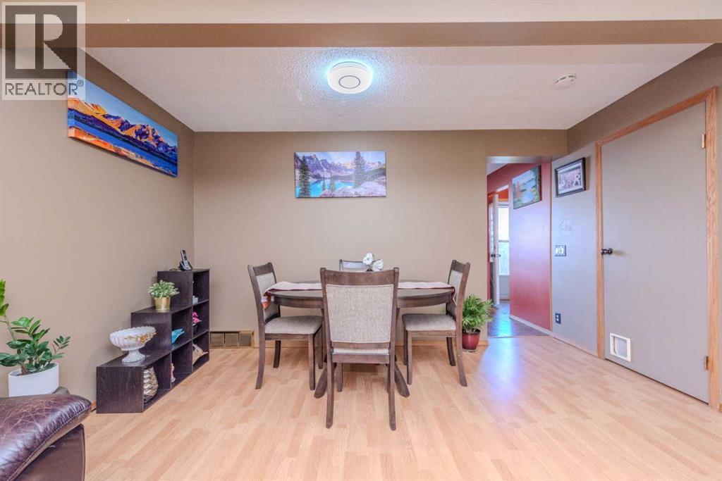 House for Sale in 78 Queen Anne Close SE|Calgary, Alberta T2J6E5 5
