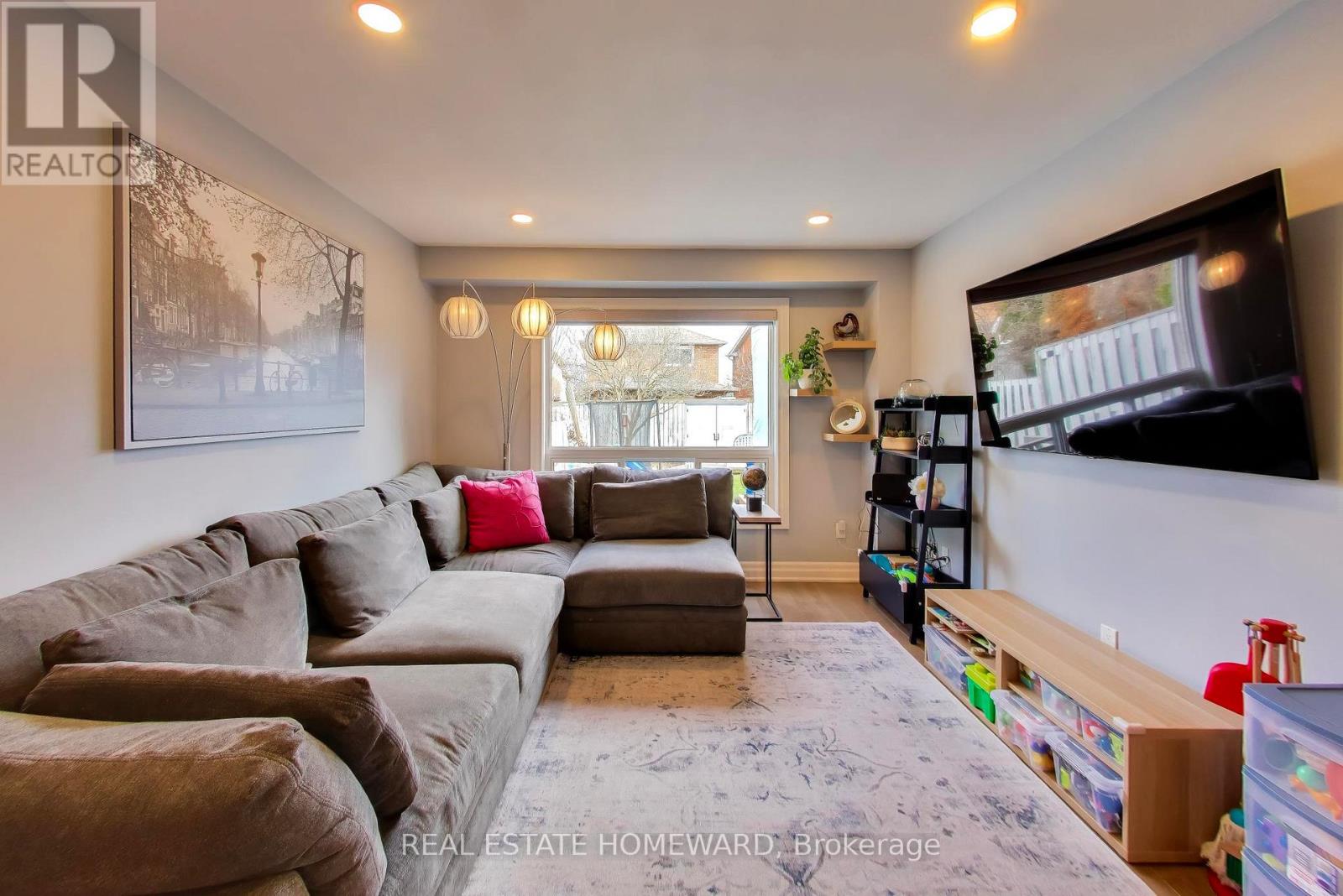 Row / Townhouse for Sale in 3375 FENWICK CRESCENT|Mississauga (Erin Mills), Ontario L5L5N5 5