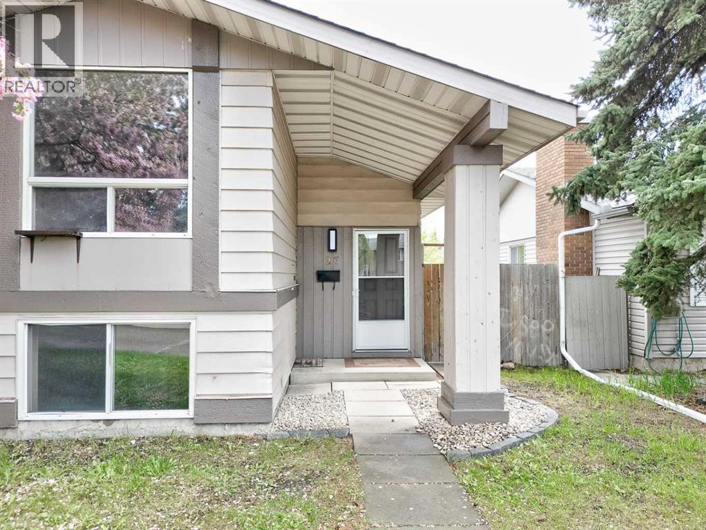 House for Sale in 27 Dovely Way SE|Calgary, Alberta T2B2K7 2