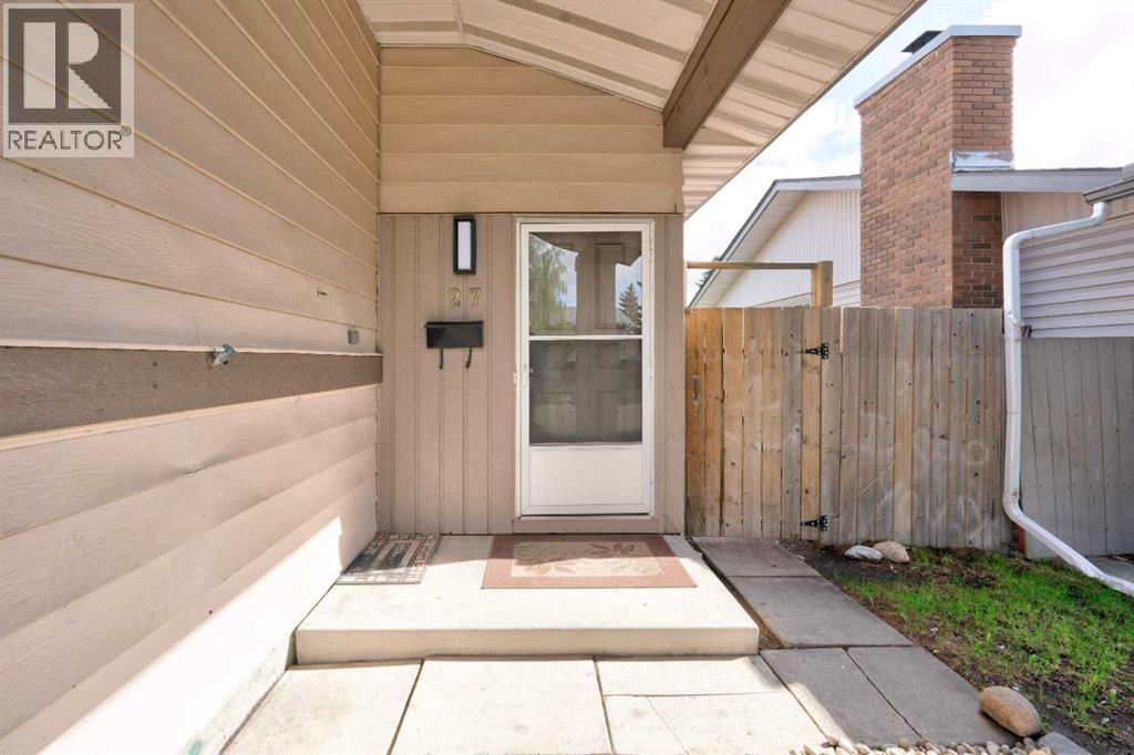 House for Sale in 27 Dovely Way SE|Calgary, Alberta T2B2K7 3