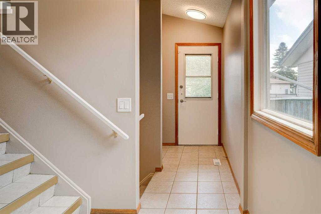 House for Sale in 27 Dovely Way SE|Calgary, Alberta T2B2K7 4