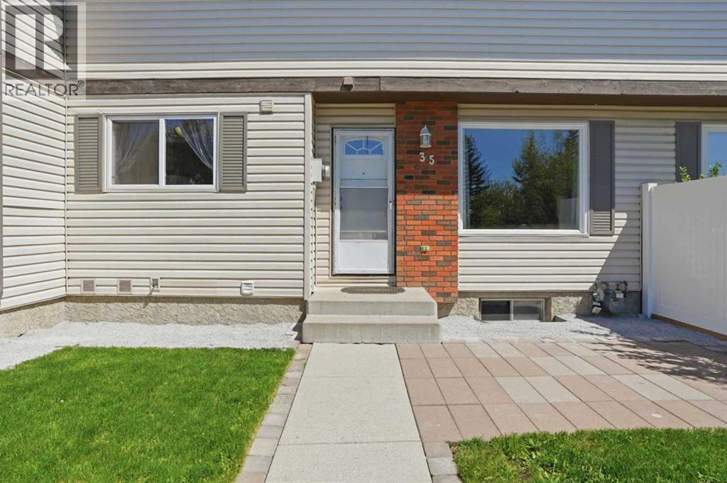 Row / Townhouse for Sale in 35, 740 Bracewood Drive SW|Calgary, Alberta T2W3N3 3