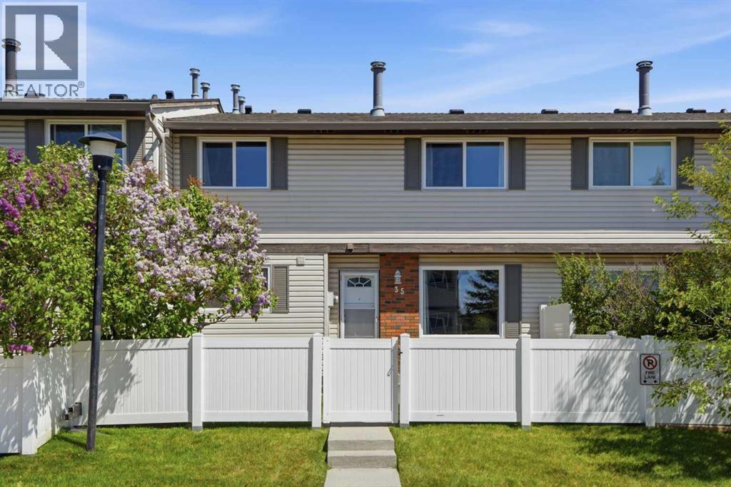 Row / Townhouse for Sale in 35, 740 Bracewood Drive SW|Calgary, Alberta T2W3N3