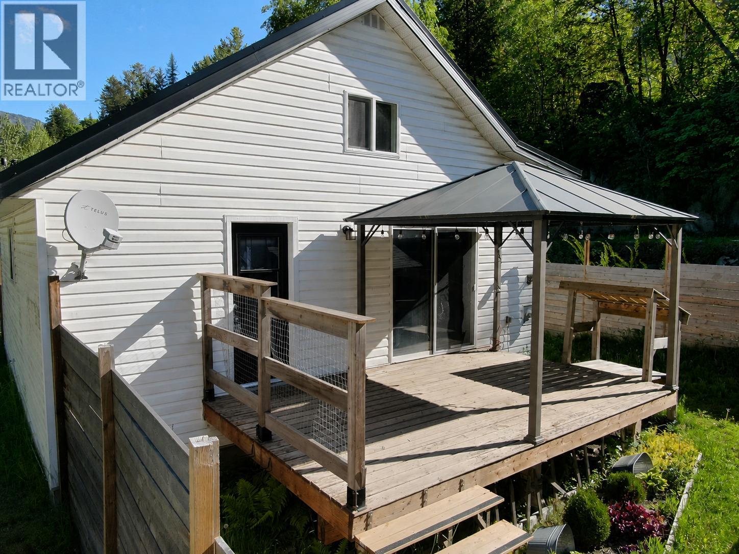 1705 PERRIER Road, Nelson, British Columbia V1L6Y8