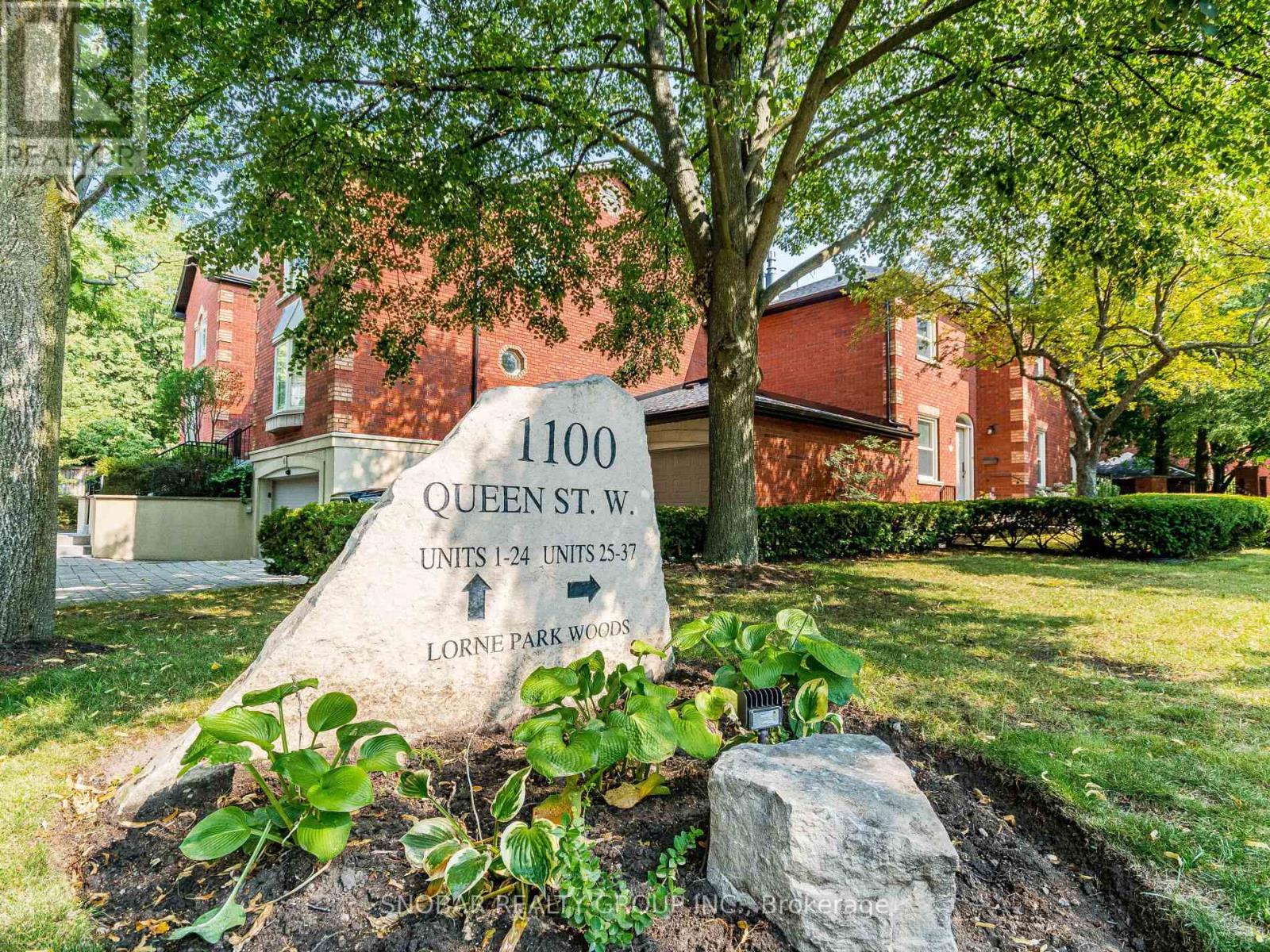 Row / Townhouse for Sale in 2 - 1100 QUEEN STREET W|Mississauga (Lorne Park), Ontario L5H4J4