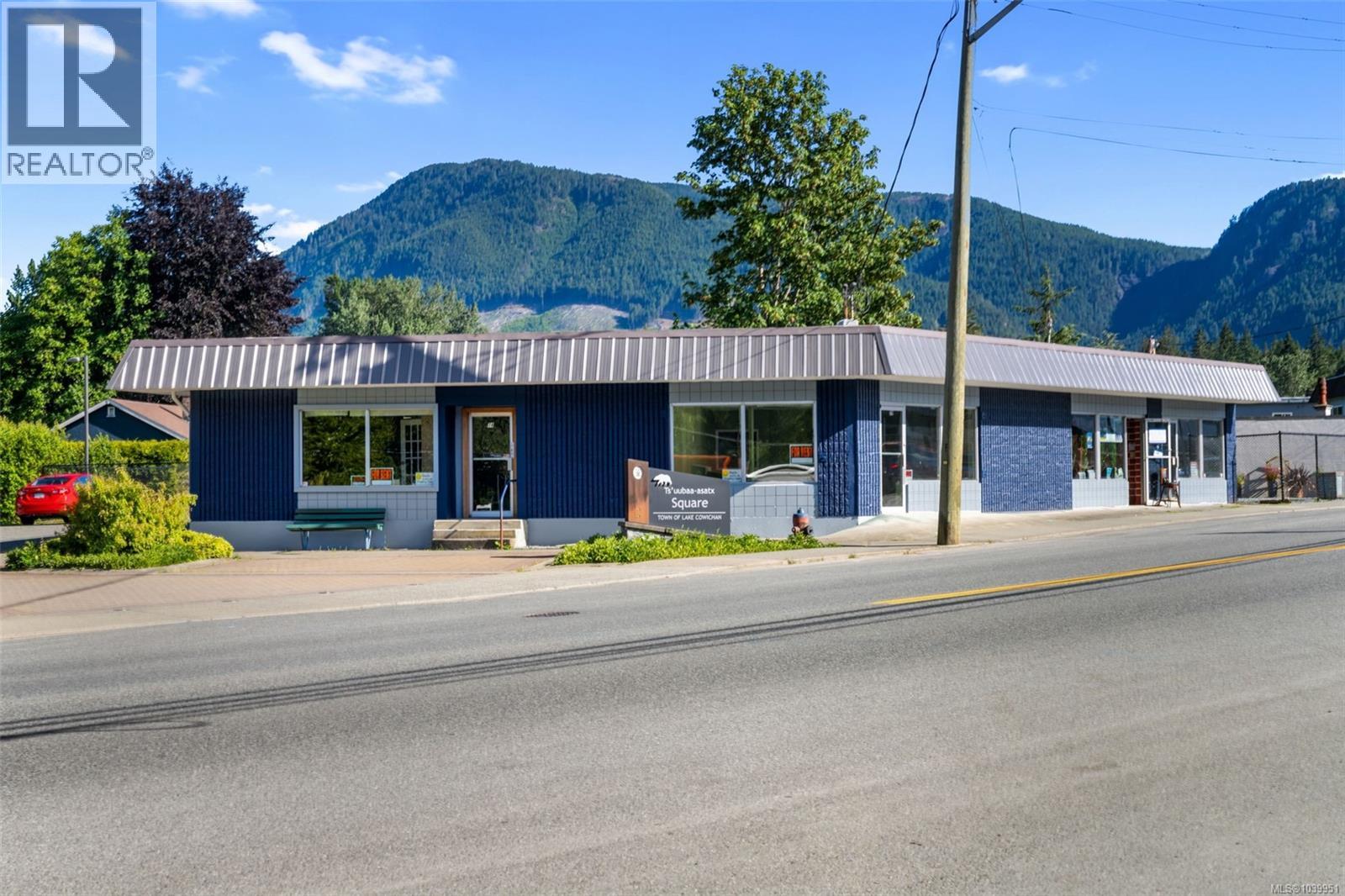 For sale: 74 South Shore Rd, Lake Cowichan, British Columbia V0R2G0 ...