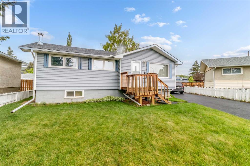 House for Sale in 35 Beaupre Crescent|Calgary, Alberta T3B2S9 2