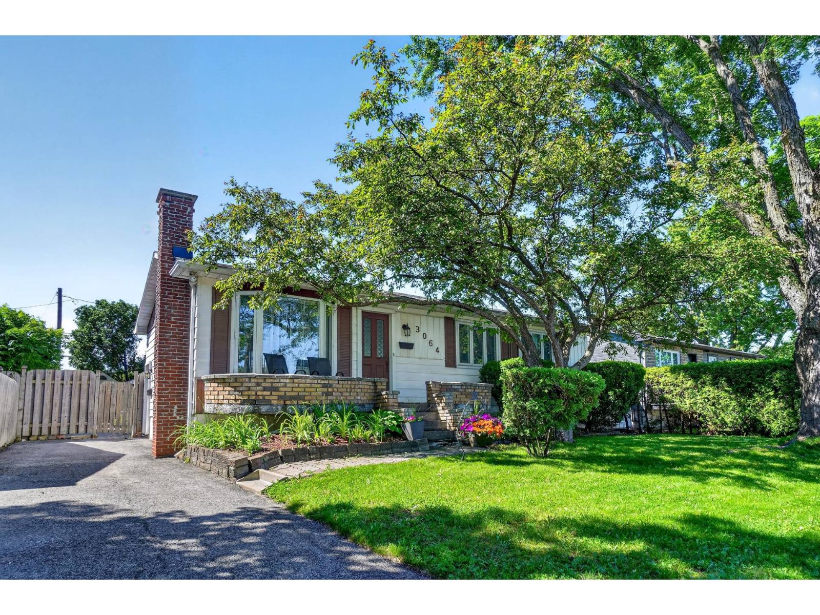 3064 Rue Gaston, Laval (Fabreville), Quebec H7P1H6
