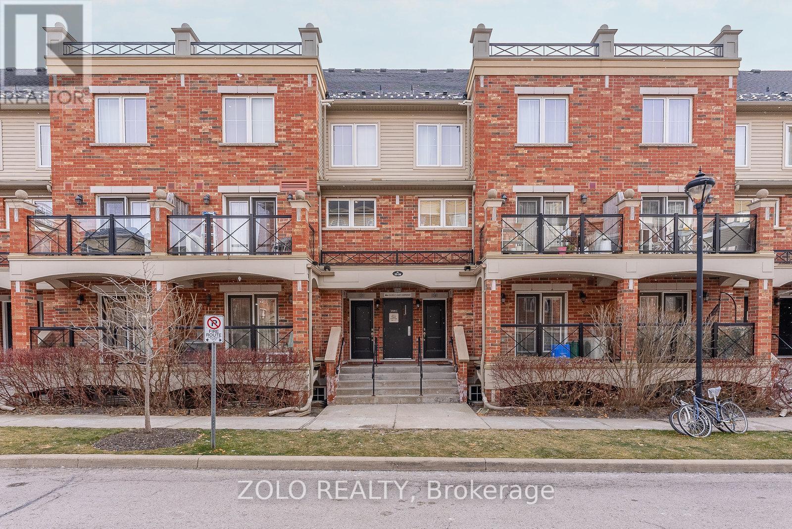 Row / Townhouse for Sale in 28 - 51 HAYS BOULEVARD|Oakville (RO River Oaks), Ontario L6H0J1