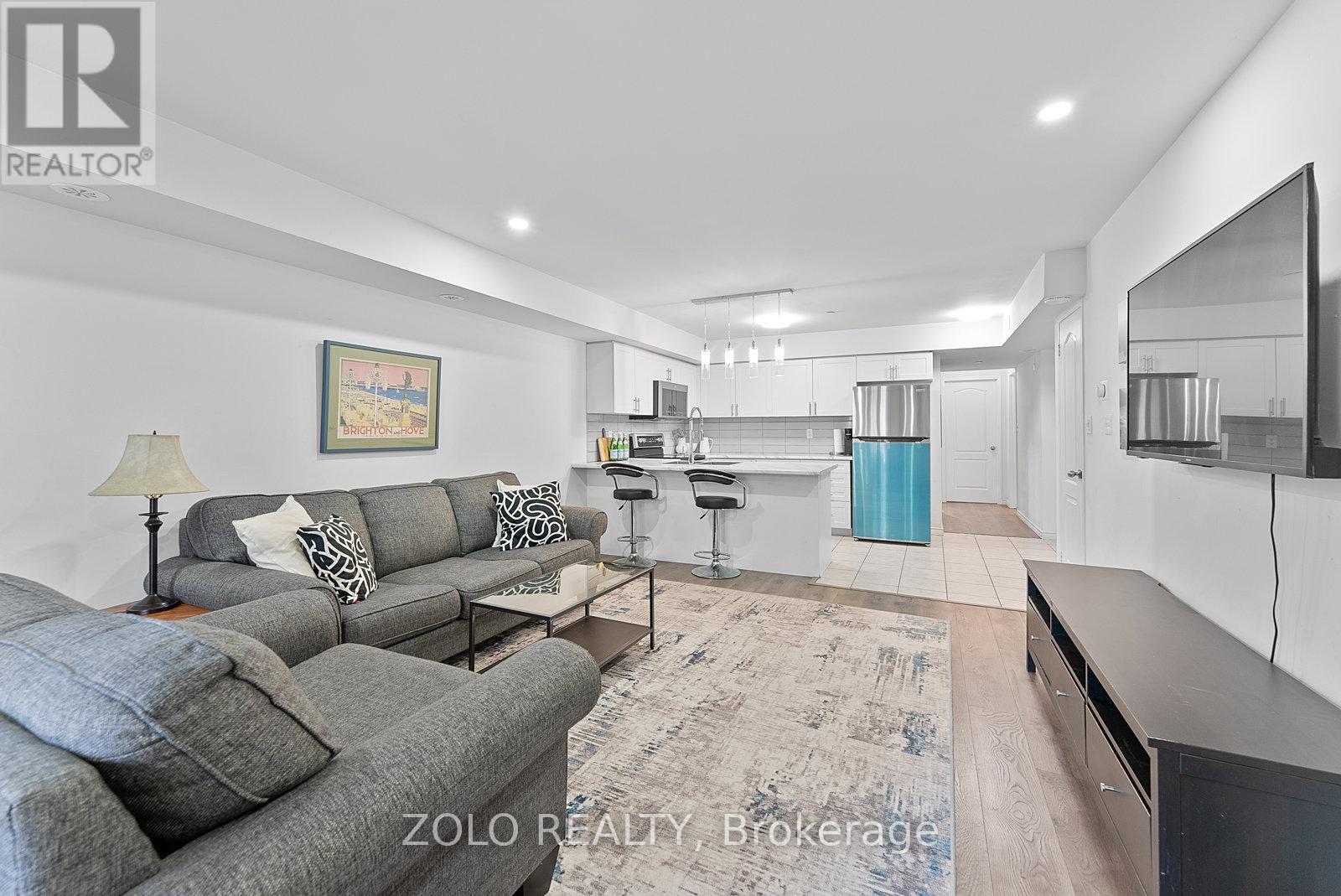 Row / Townhouse for Sale in 28 - 51 HAYS BOULEVARD|Oakville (RO River Oaks), Ontario L6H0J1 4