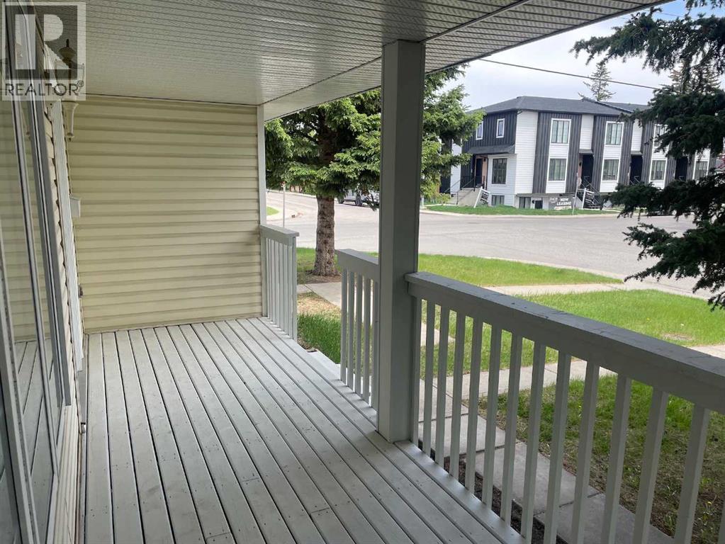 Duplex for Sale in 3103 39 Street SW|Calgary, Alberta T3E3G9 2