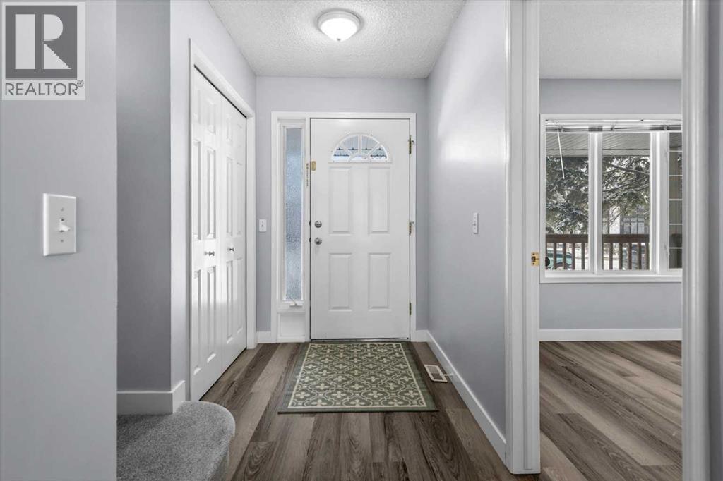 Duplex for Sale in 3103 39 Street SW|Calgary, Alberta T3E3G9 3