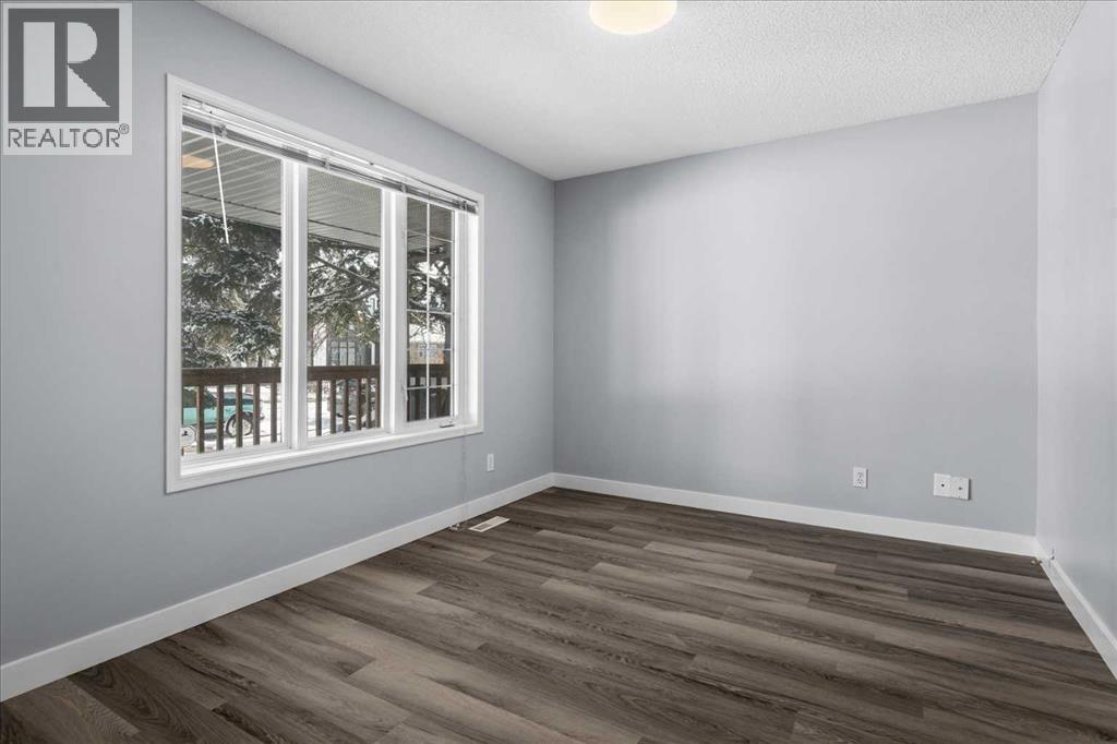 Duplex for Sale in 3103 39 Street SW|Calgary, Alberta T3E3G9 5