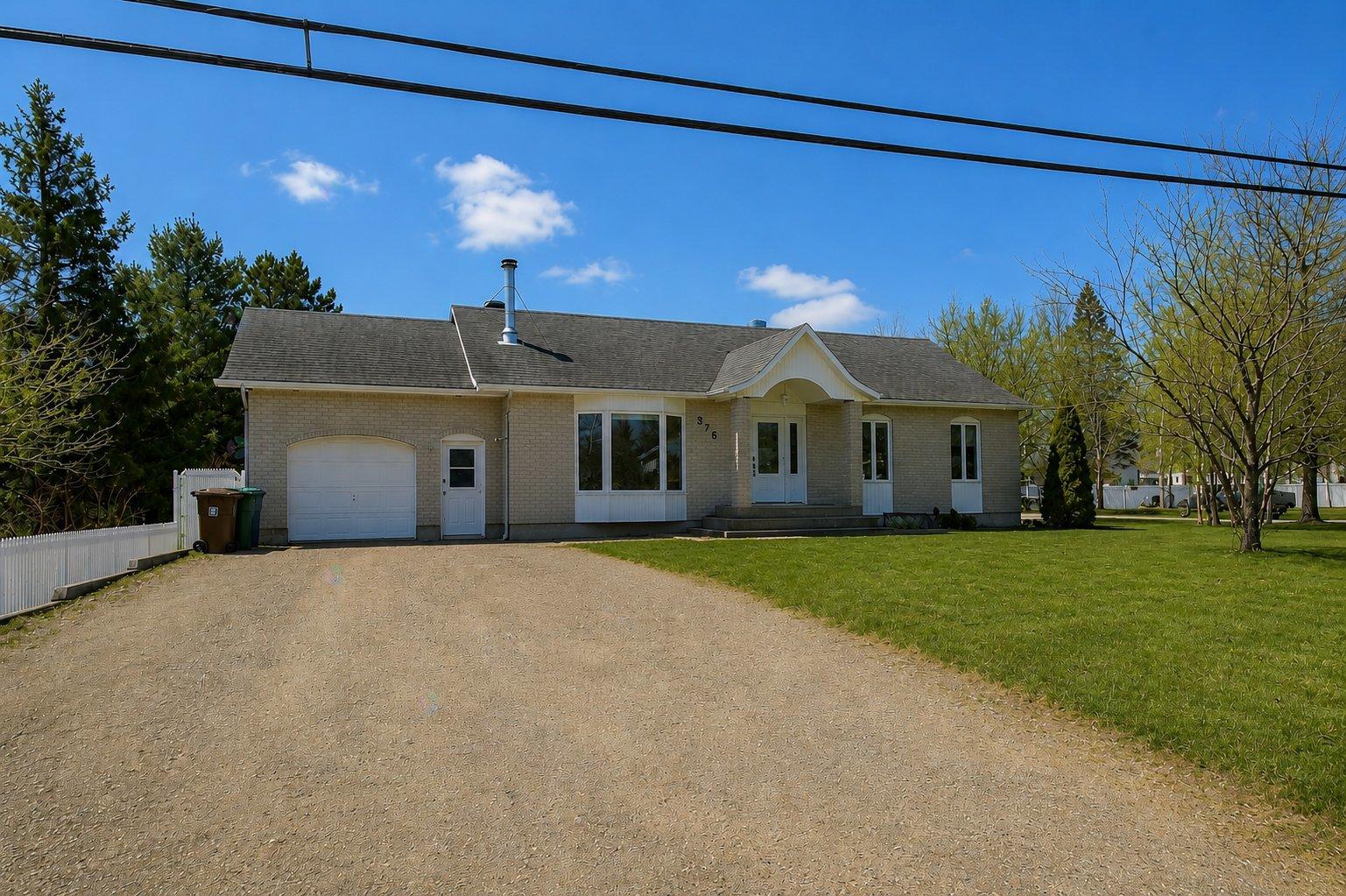 376 Rue Granier, Pointe-Lebel, Quebec G0H1N0