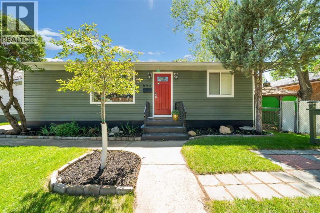 683 7 Street SW, Medicine Hat, Alberta T1A4K9