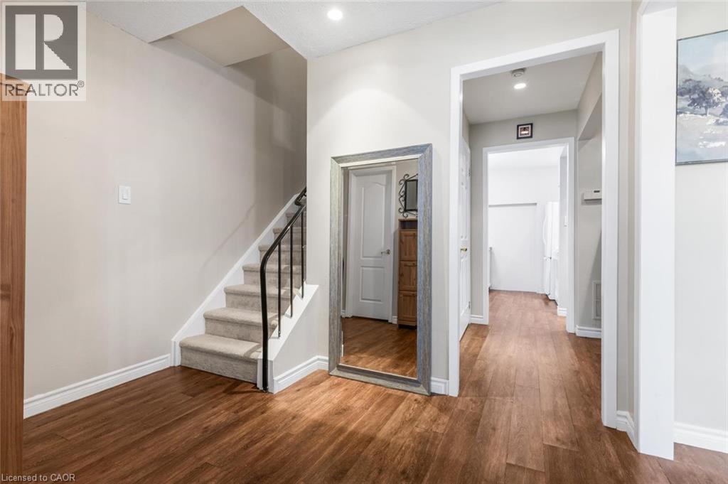 Row / Townhouse for Sale in 6650 FALCONER Drive Unit# 49|Mississauga, Ontario L5N1B5 3