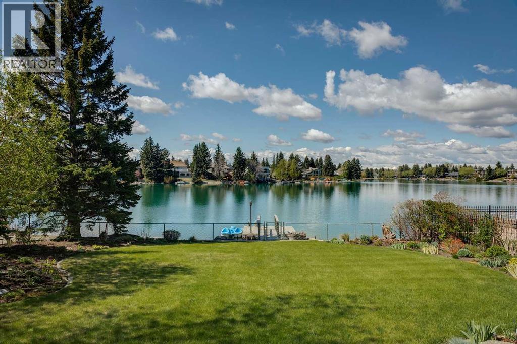 House for Sale in 947 Lake Placid Drive SE|Calgary, Alberta T2J4C4 2