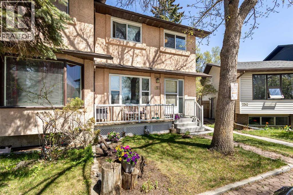 Duplex for Sale in 252 Templeview Way NE|Calgary, Alberta T1Y3Y9