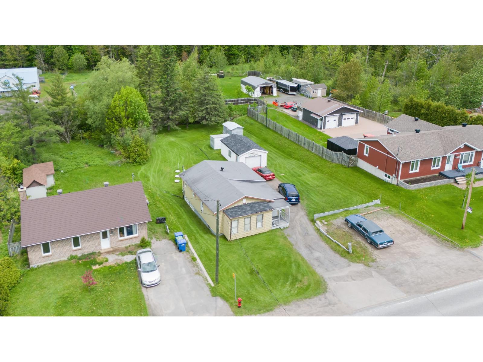 2999 Av. Lapierre, Québec (La Haute-Saint-Charles), Quebec G3E1T3
