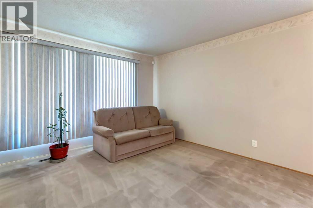 House for Sale in 520 Foritana Road SE|Calgary, Alberta T2A2B6 4
