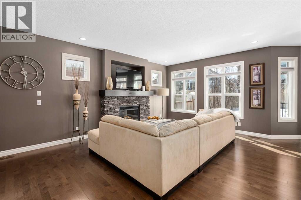 House for Sale in 323 Nolan Hill Boulevard NW|Calgary, Alberta T3R0P8 5