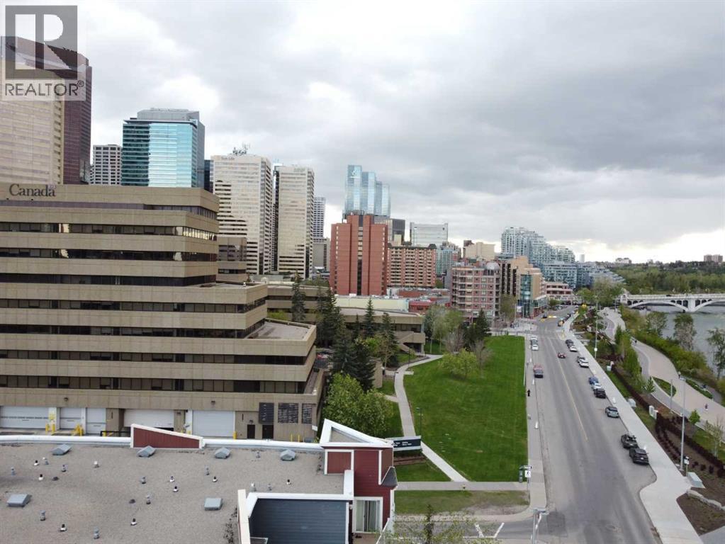 Apartment for Sale in 137, 333 Riverfront Avenue SE|Calgary, Alberta T2G5R1 3