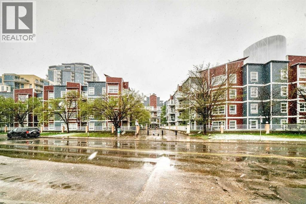 Apartment for Sale in 137, 333 Riverfront Avenue SE|Calgary, Alberta T2G5R1 4