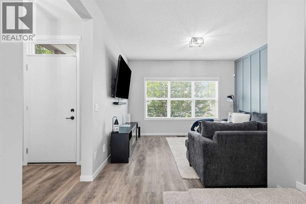 House for Sale in 72 Masters Manor SE|Calgary, Alberta T3M2R4 4