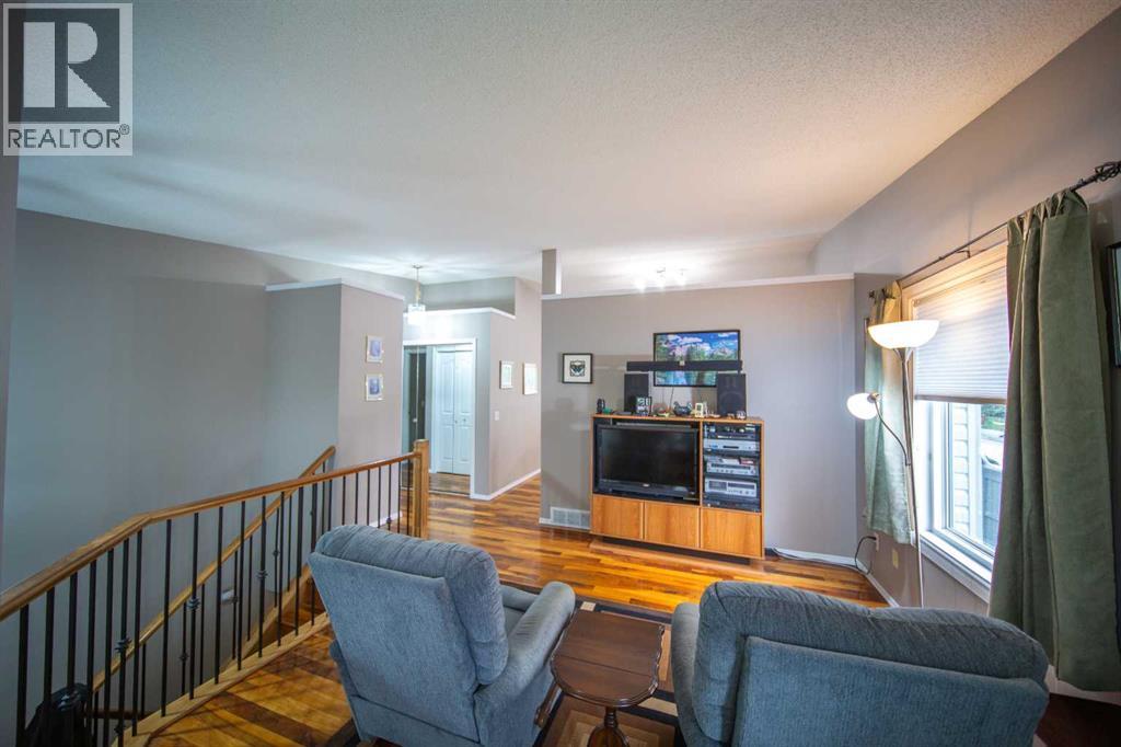 House for Sale in 272 Covington Road NE|Calgary, Alberta T3K4G2 5