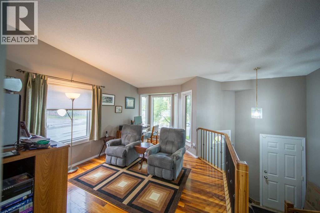 House for Sale in 272 Covington Road NE|Calgary, Alberta T3K4G2 4
