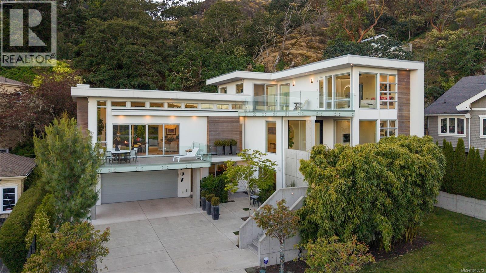 207 Sunny Lane