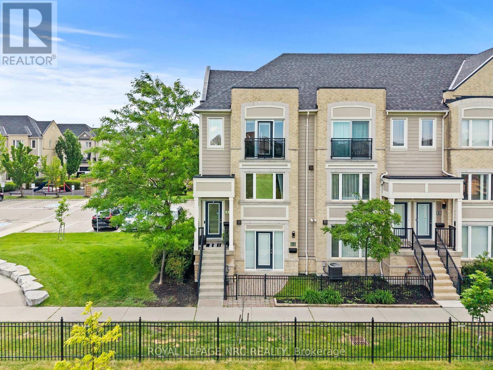 Row / Townhouse for Sale in 9 - 5035 OSCAR PETERSON BOULEVARD|Mississauga (Churchill Meadows), Ontario L5M0P4