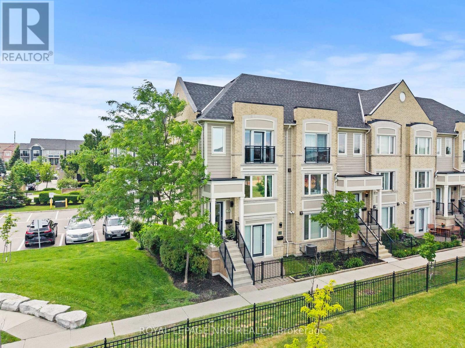 Row / Townhouse for Sale in 9 - 5035 OSCAR PETERSON BOULEVARD|Mississauga (Churchill Meadows), Ontario L5M0P4 2