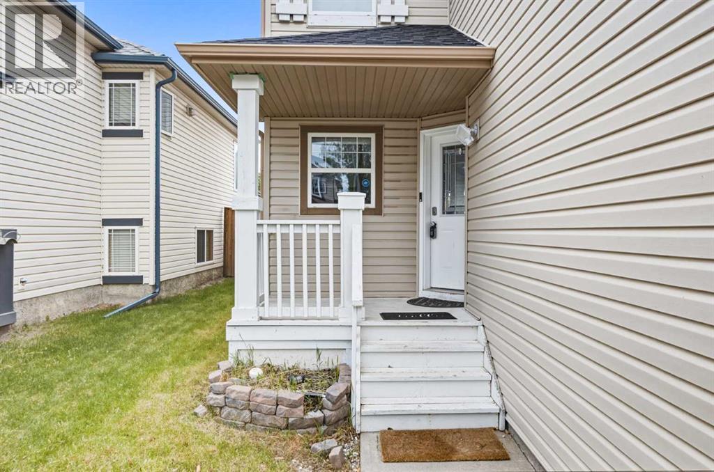 House for Sale in 319 Coventry Road NE|Calgary, Alberta T3K5K5 2